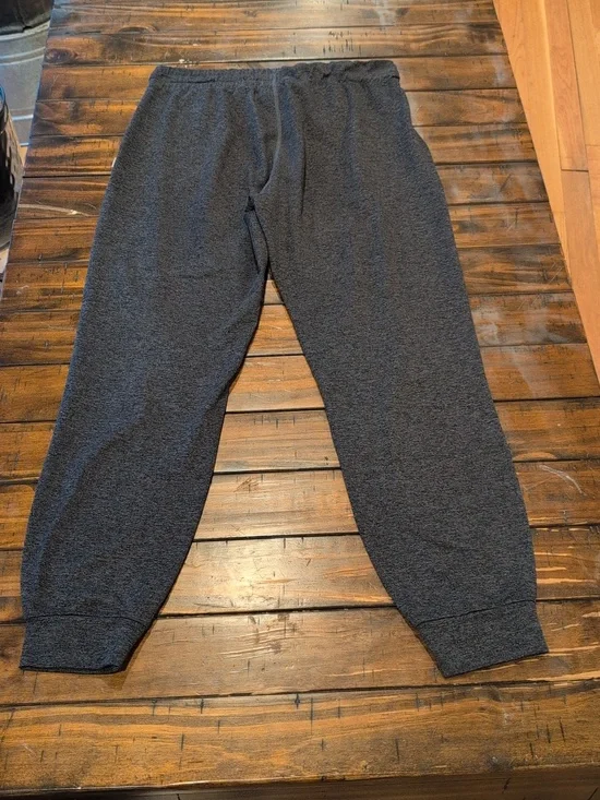 Vuori Performance Joggers *Flawed - Picture 9 of 9